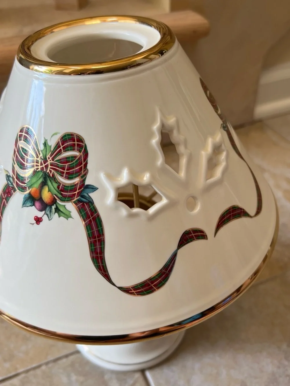 Lenox ceramic holiday candle lamp